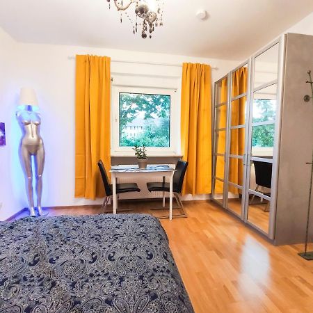Modernes Zimmer Am Park Mit Garten, Huehner & Enten Munich Exterior photo